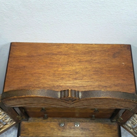 Antique Crafted Wooden & Ornate Brass Tone Jewelry Box.Beautiful Design. - Picture 10 of 17